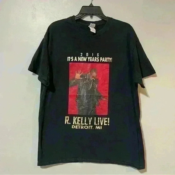 R. Kelly Shirt Mens L Black Concert 2016 New Year Party Detroit Graphics Gildan - Picture 1 of 8